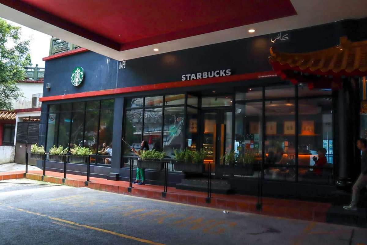 Chin Swee Caves Temple Starbucks