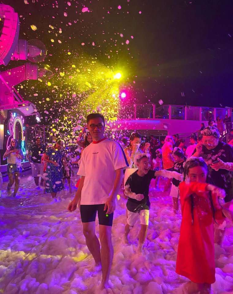 What you can do on Genting Dream Cruise? (Zouk Beach Club Foam Party)