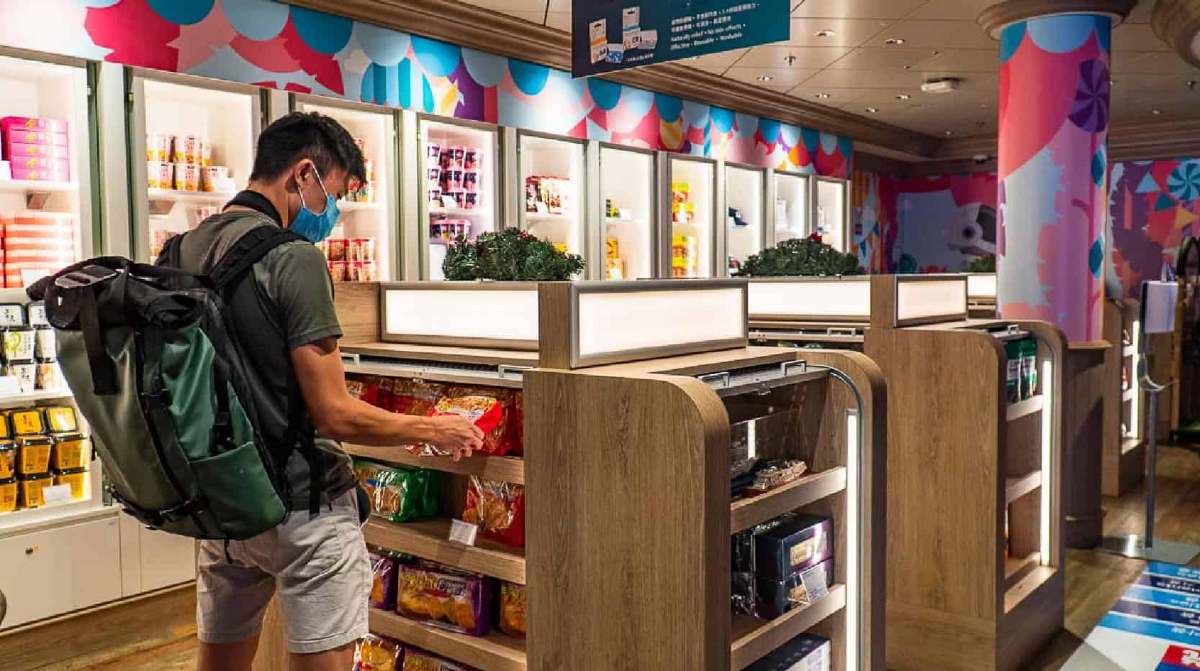 What you can do on Genting Dream Cruise? (Snack Shopping)