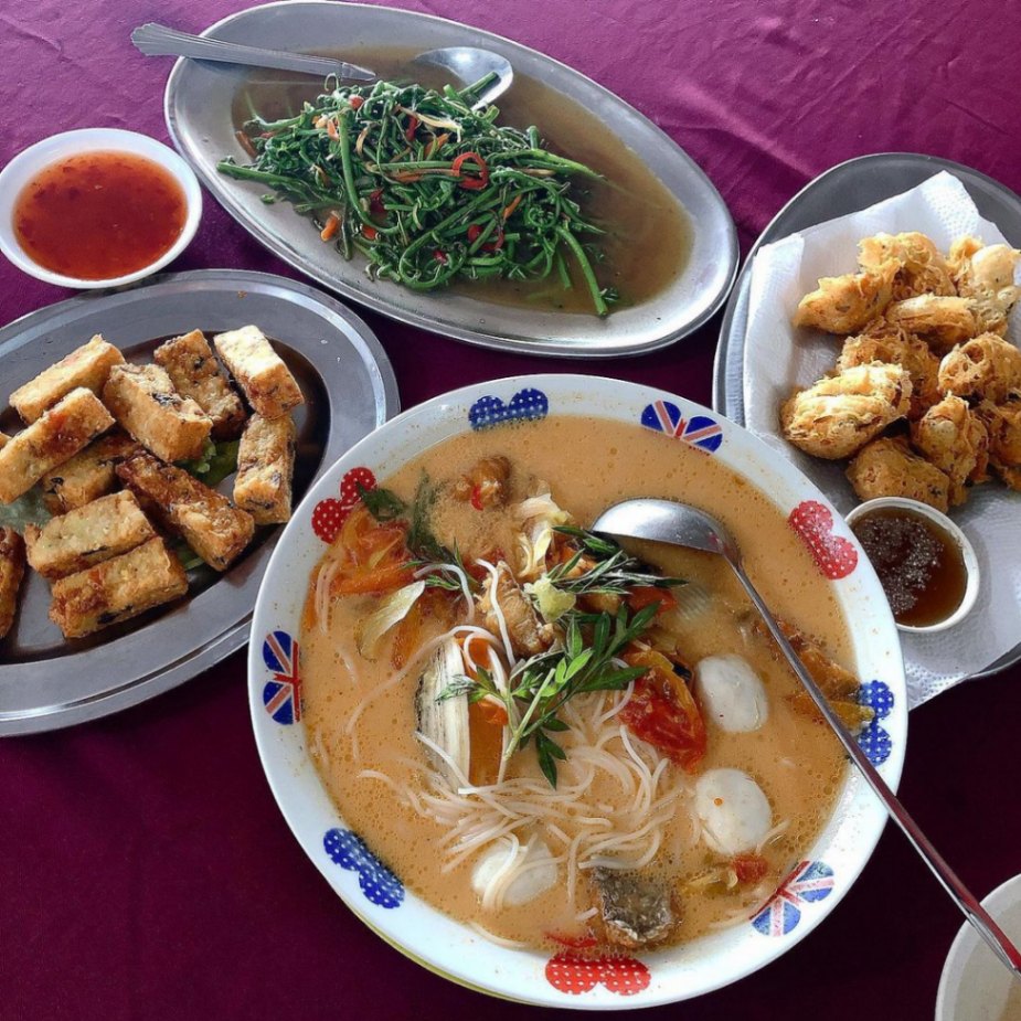 (Sarawak Escape) 4 Days 3 Nights Itinerary: Team Bonding -  Bako Seafood Restaurant
