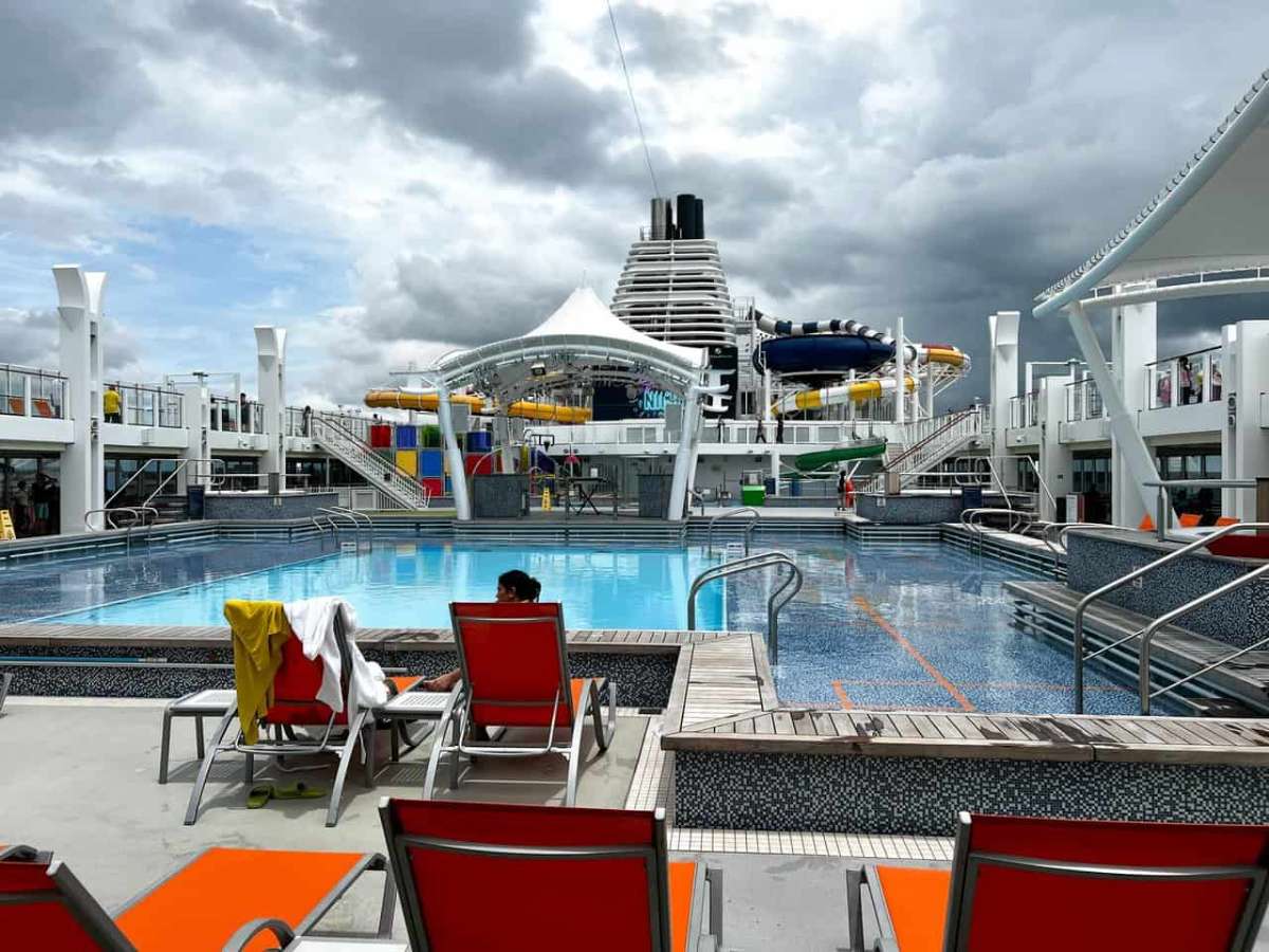 What you can do on Genting Dream Cruise? (Pool)