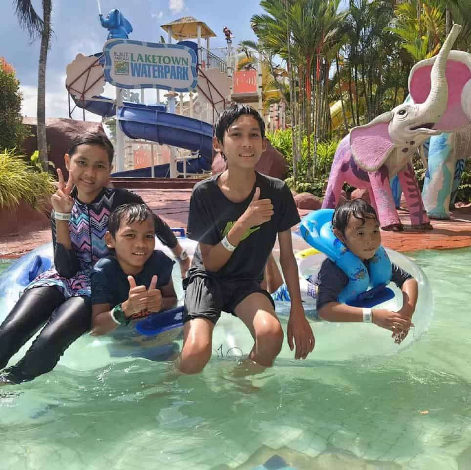 (Under RM50) 6 Most Popular Water Parks in Malaysia That Are Budget-Friendly: Bukit Merah Laketown Waterpark