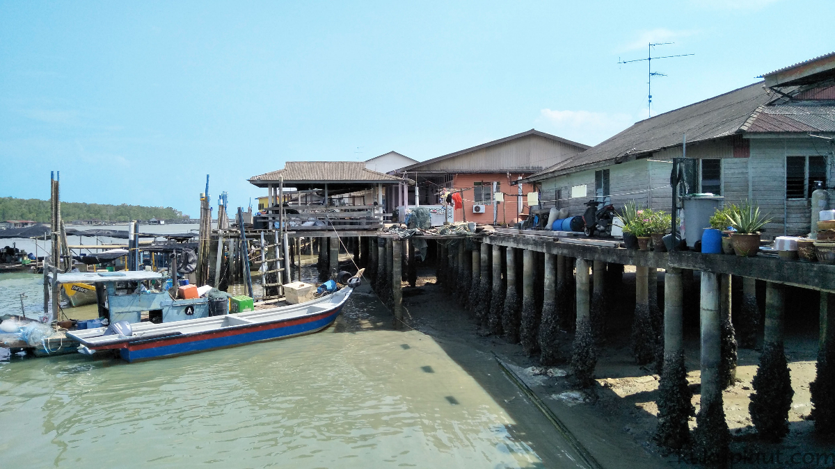 10 Nature-Inspired Activities in Malaysia for Stronger Connections: Kukup Fishing Village