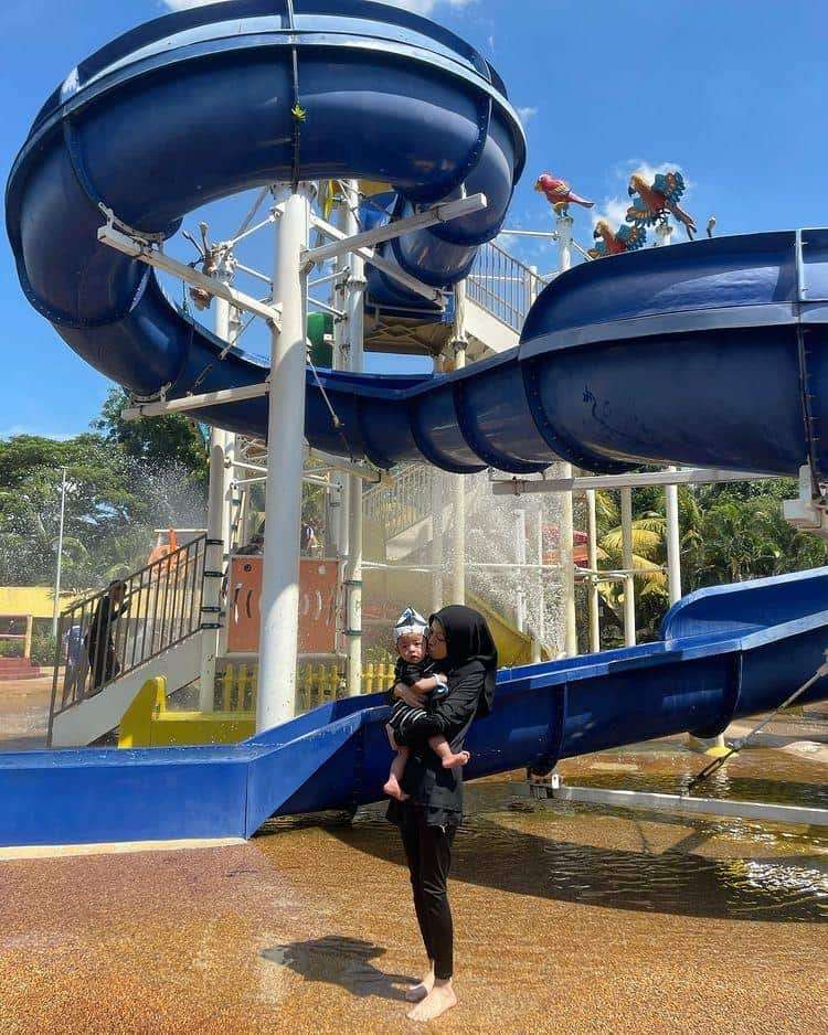 (Under RM50) 6 Most Popular Water Parks in Malaysia That Are Budget-Friendly: Bukit Merah Laketown Waterpark